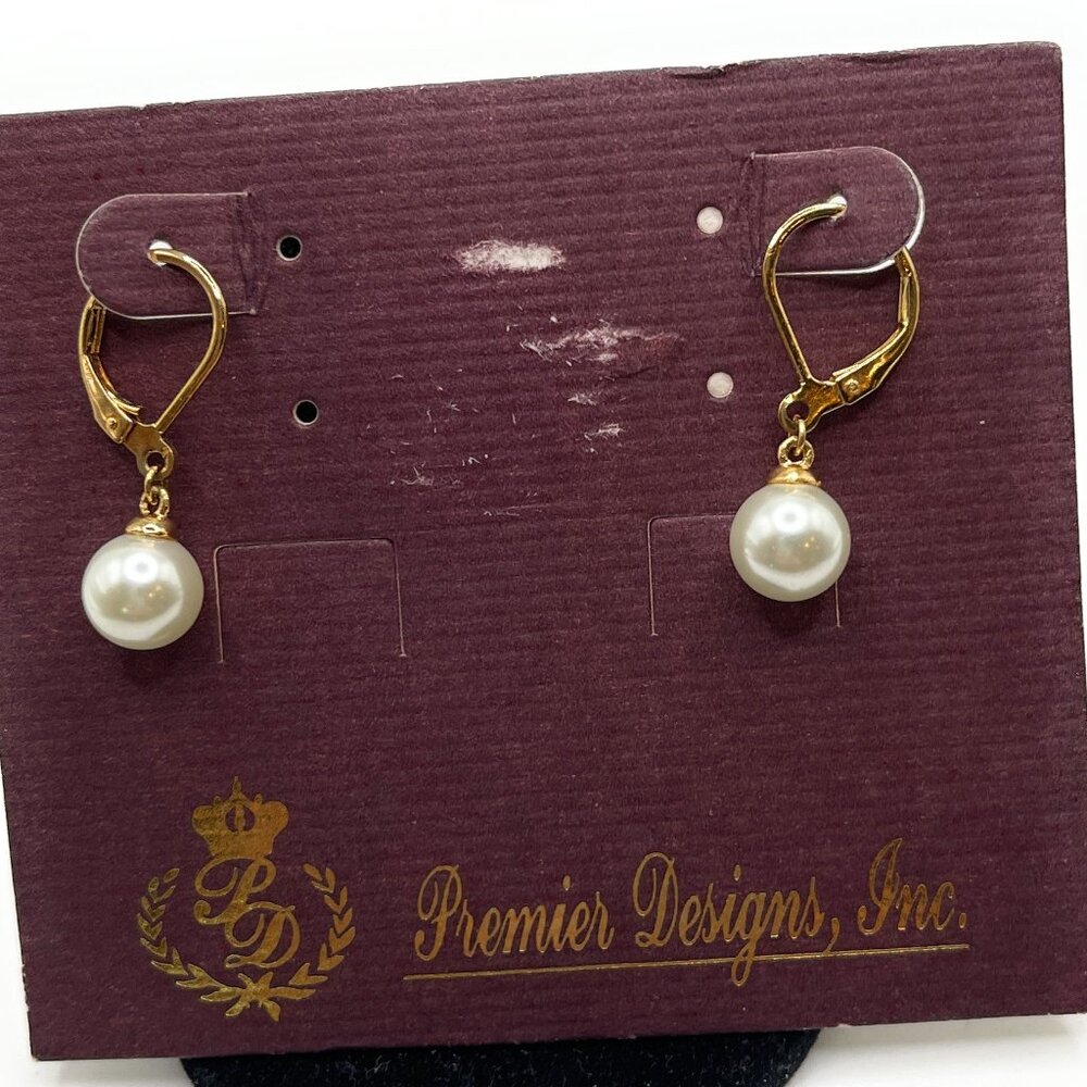 DUCHESS Retired Premeir Designs Earrings - 3838